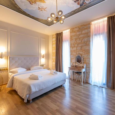 L Suites The Writer'S House Gytheio Rum bild